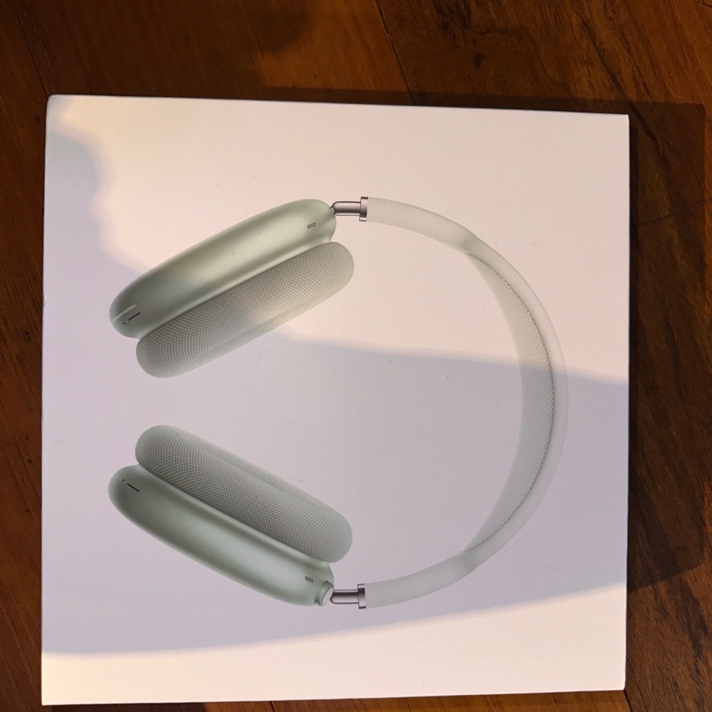 Apple Green Over-Ear Headphones with Minimalist Design and Comfortable Cushions